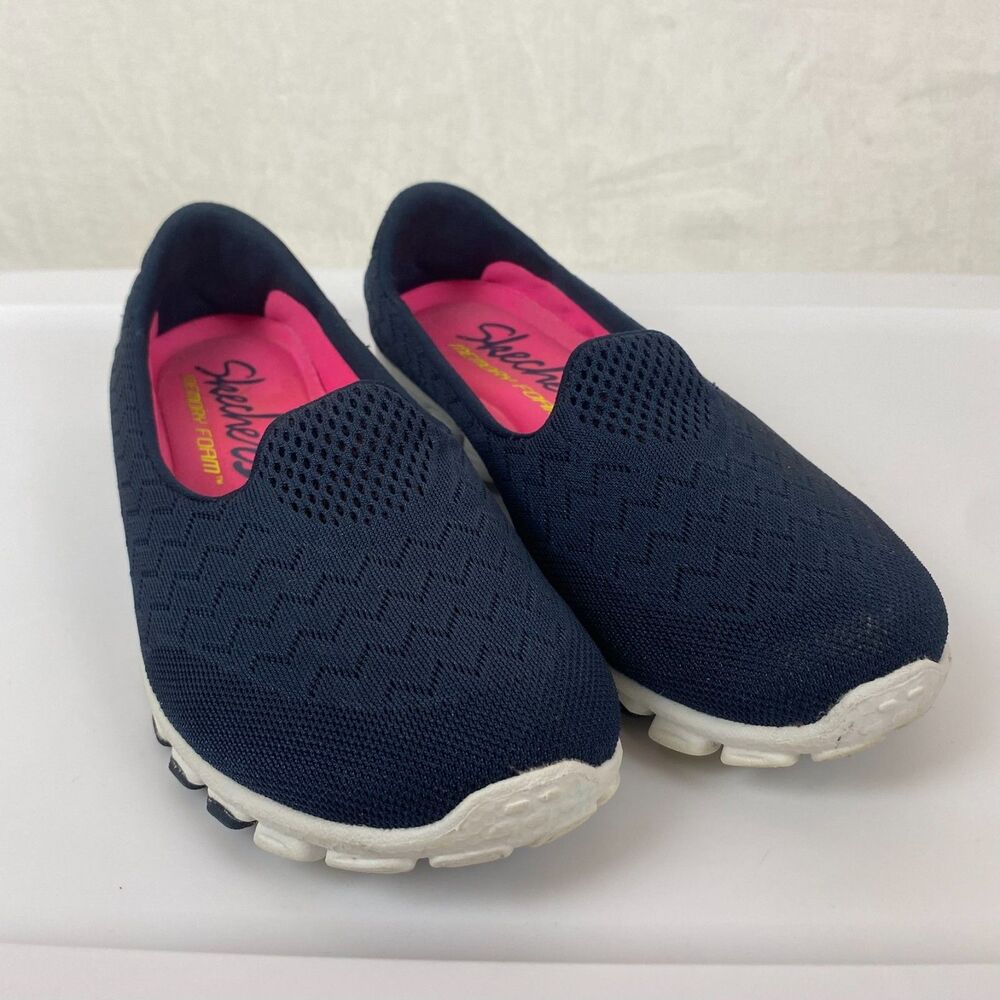 Women's Relaxed Fit Knit Navy Skechers Slip Ons Size 8 Comfort Walking Memory